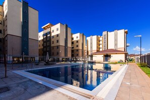 Outdoor pool - JKIA/SGR Serena Suite with Swimming Pool (Nairobi)