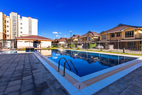 Outdoor pool - JKIA/SGR Serena Suite with Swimming Pool (Nairobi)