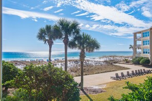Beach nearby - Beach-side, beautiful low-rise with uncrowded beach! (Destin)