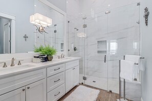 Combined shower/bathtub, hair dryer, towels - Luxury Beach Home at Cinnamon Shore South w/ Pool & Lake Views+More Amenities (Port Aransas)