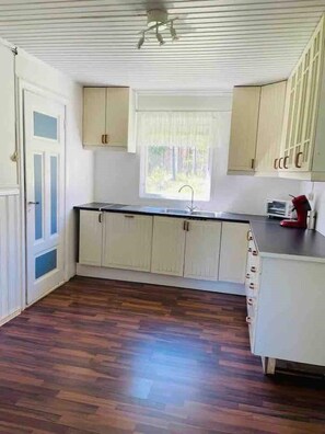 Kühlschrank, Ofen, Herdplatte, Geschirrspüler