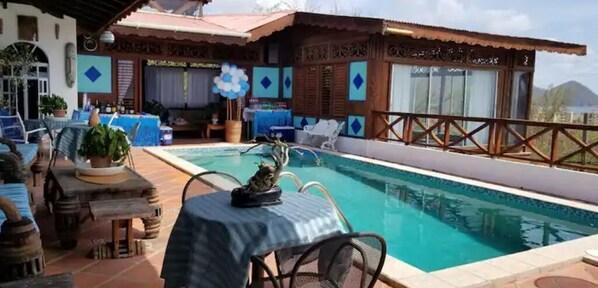 Outdoor dining - Villa Le Soleil (Gros Islet)