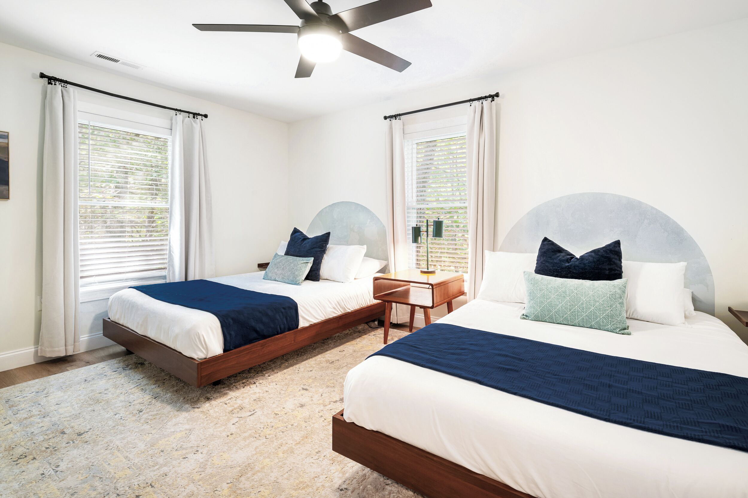 4 bedrooms, desk, iron/ironing board, travel crib