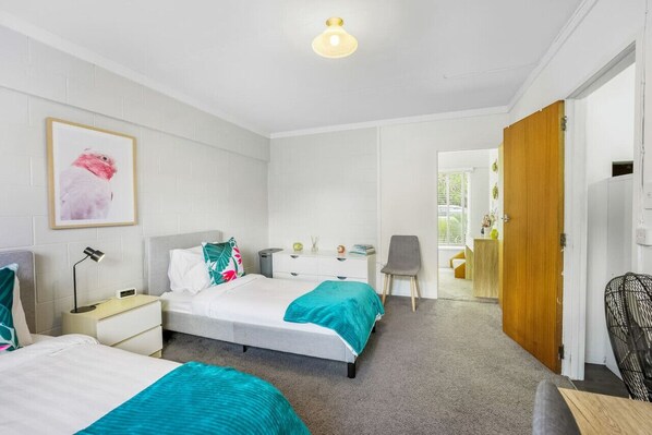 3 bedrooms, desk, iron/ironing board, free WiFi