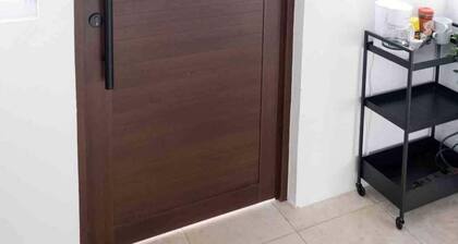 Rustic Private Apartment - Free Wifi - Close to beaches & Airport