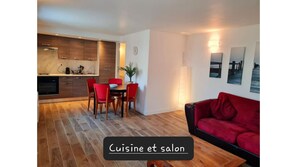 Interior - Quiet and convenient, 2 steps from the station. (Tours)