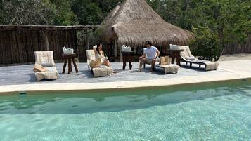 3 outdoor pools, free pool cabanas, pool loungers