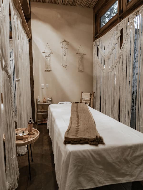 Couples treatment rooms, sauna, hot tub, steam room, Turkish bath