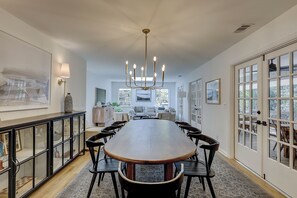Dining - Sunset Rentals | Forest Drive 19 | Dog Friendly (Hilton Head Island)