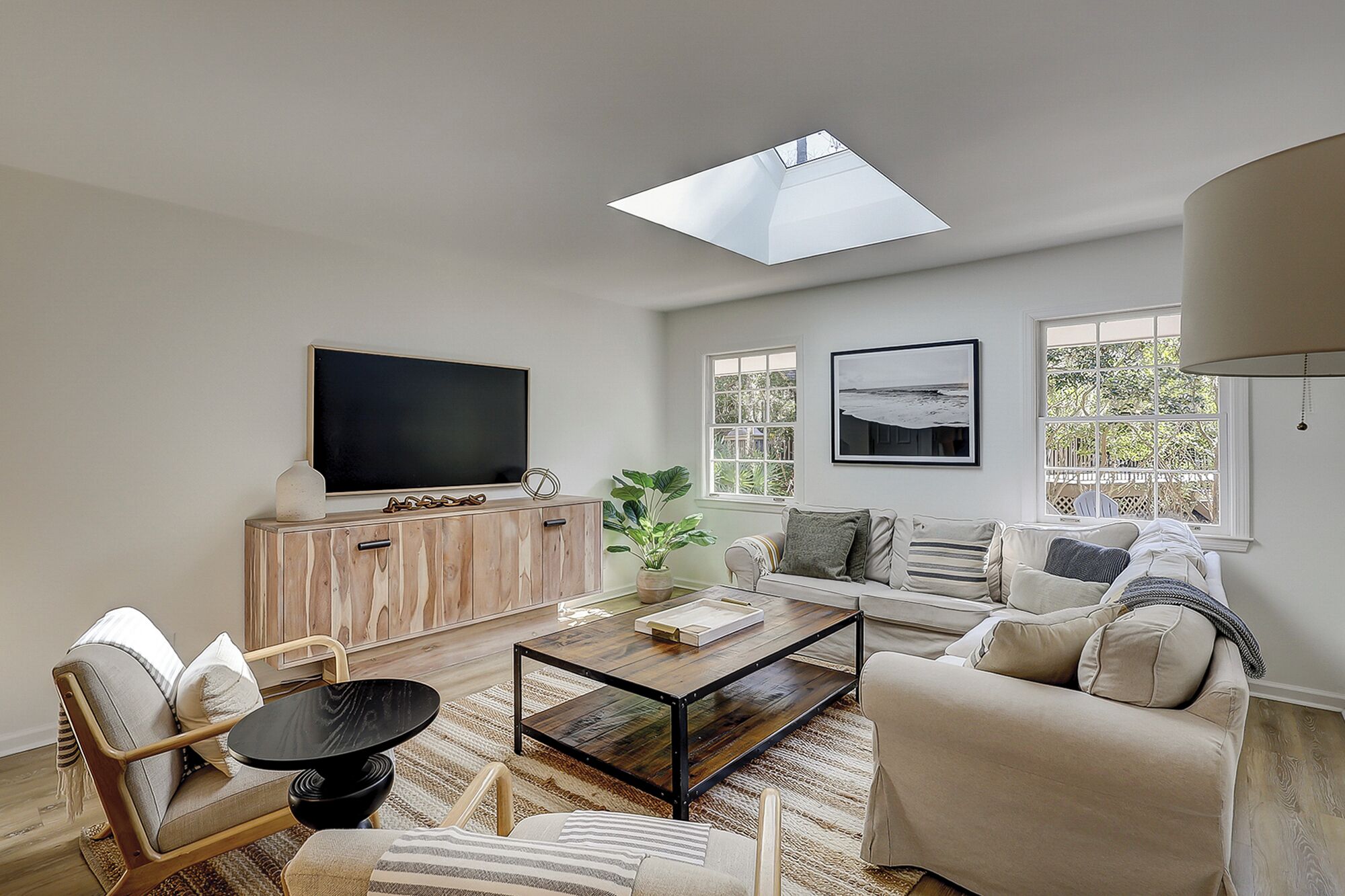 Smart TV, offices, computer monitors