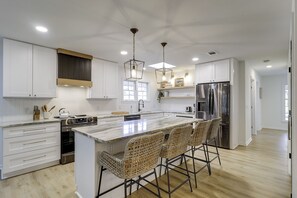 Refrigerador, microondas, parrilla de estufa y lavavajillas