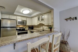 Refrigerador, microondas, parrilla de estufa y lavavajillas 