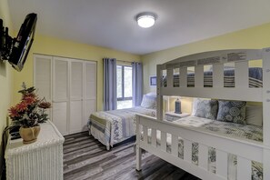 2 slaapkamers, een strijkplank/strijkijzer, internet, beddengoed