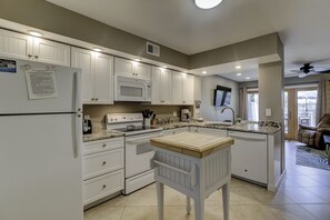 Refrigerador, microondas, lavavajillas, cafetera/tetera