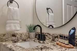 Towels, soap, toilet paper - Clean and Stylishly Decorated (Lewisburg)