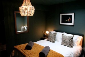 1 bedroom, iron/ironing board, free WiFi, bed sheets - A stunning flat with a view! (Bath)