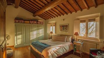 4 Schlafzimmer, Schreibtisch, Bügeleisen/Bügelbrett, kostenloses WLAN