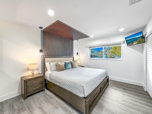 3 bedrooms, desk, iron/ironing board, travel cot