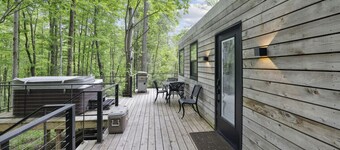 Hocking Hills: Hiltop Haven: The Top Deck