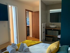 4 habitaciones, tabla de planchar con plancha y wifi gratis