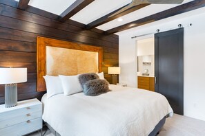 4 bedrooms, iron/ironing board, internet, bed sheets