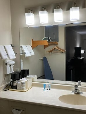 Private kitchen - ATLANTIC INN (Pleasantville)