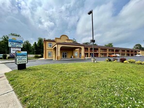 Property grounds - ATLANTIC INN (Pleasantville)