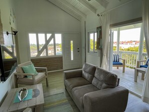 Smart TV - Encanto del Mar-La Perla-less than 5 min walk from the West Bay Beach (West Bay)