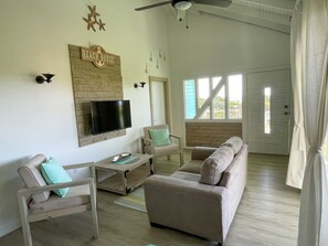 Smart TV - Encanto del Mar-La Perla-less than 5 min walk from the West Bay Beach (West Bay)