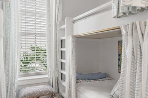 4 habitaciones, tabla de planchar con plancha y wifi gratis 