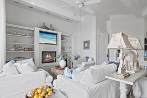 Smart TV y chimenea 