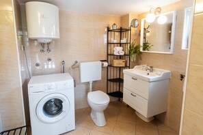 Shower, hair dryer, towels - Ground flour apartment near the main city beach (Pirovac)