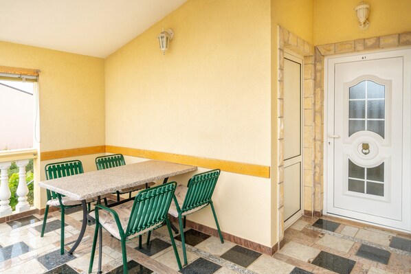 Outdoor dining