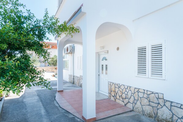 Exterior detail - Apartment Blažević Pirovac no.9 (Pirovac)