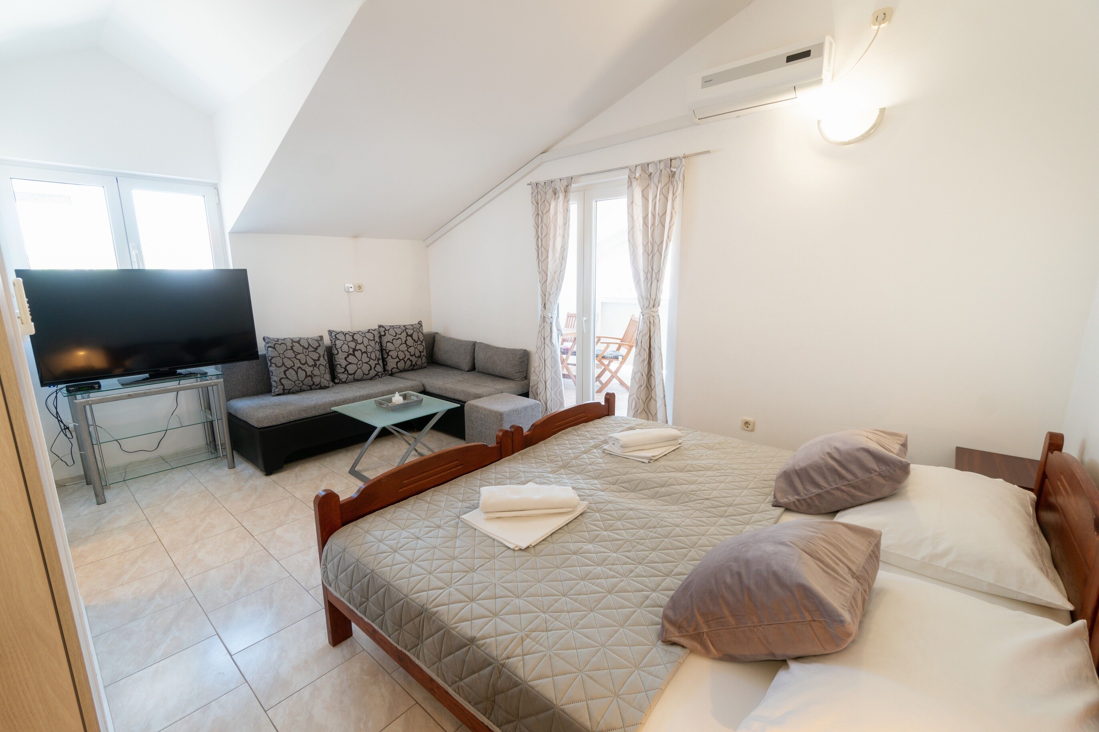 1 bedroom, internet, bed sheets