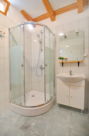 淋浴设施、毛巾