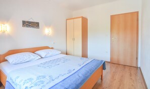 1 多间卧室、熨斗/熨衣板、WiFi、床单