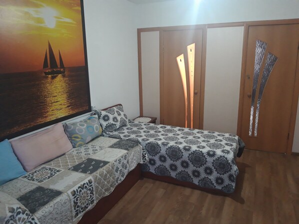 1 bedroom, bed sheets