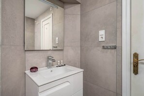 Shower, hair dryer, towels - Golfers paradise by Costarentals - Ref 57 (Las Lagunas de Mijas)