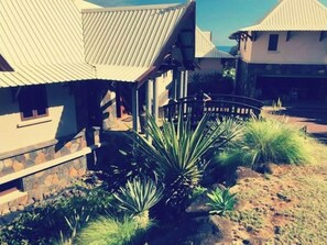 Property grounds - Wonderful Manor Villa 6-bedrooms With Pool (Flic en Flac)