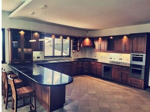 Private kitchen - Wonderful Manor Villa 6-bedrooms With Pool (Flic en Flac)