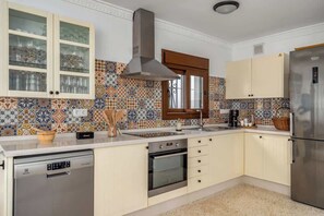 Fridge, microwave, oven, stovetop - Luxury villa with pool by Costarentals - Ref 53 (Málaga)