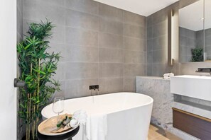 Unclassified image, 4 of 32, button