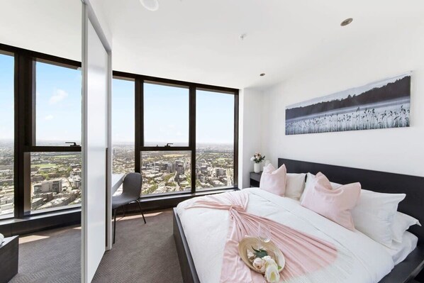 3 bedrooms, iron/ironing board, WiFi, bed sheets