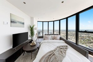3 habitaciones, tabla de planchar con plancha, wifi y ropa de cama 