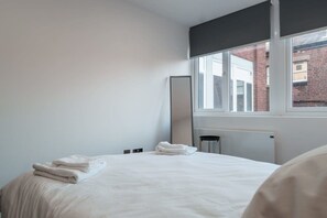 1 habitación, tabla de planchar con plancha, wifi y ropa de cama