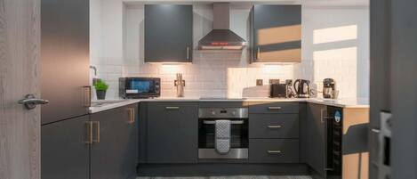 Frigorífic, microones, forn i placa de cuina