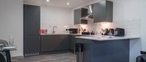 Refrigerador, microondas, horno y parrilla de estufa