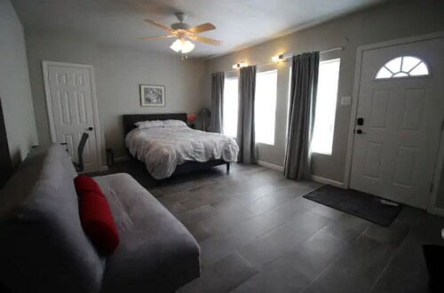 Central & Convenient, Airport-5Min, Anywhere-10Min