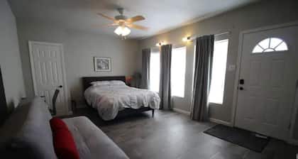 Central & Convenient, Airport-5Min, Anywhere-10Min